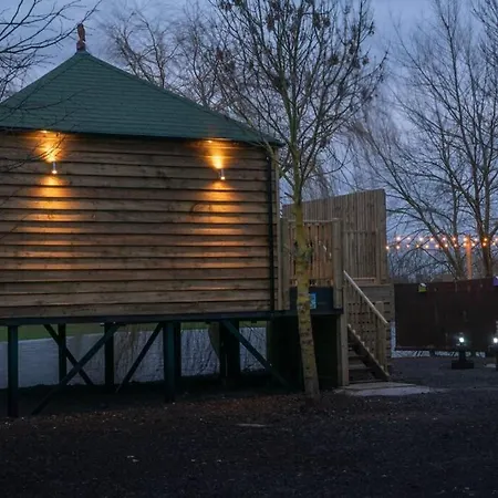 The Treehouse - Sleeps 4 Villa Old Leake Exterior photo