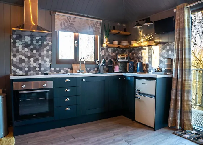 The Treehouse - Sleeps 4
