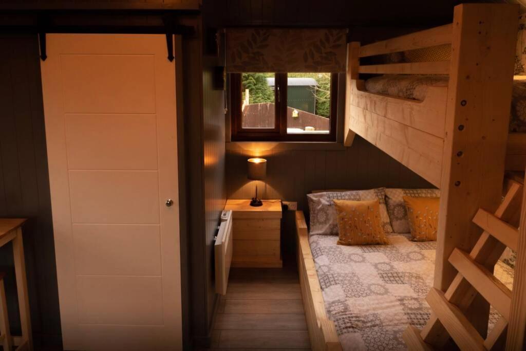 The Treehouse - Sleeps 4 *