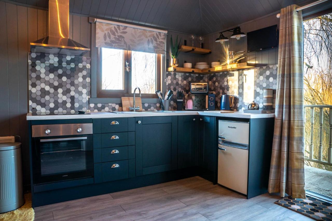 The Treehouse - Sleeps 4 Chalet Old Leake