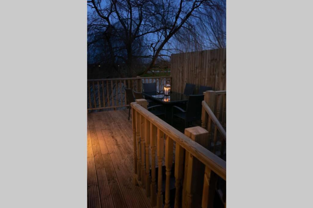 The Treehouse - Sleeps 4 * Old Leake