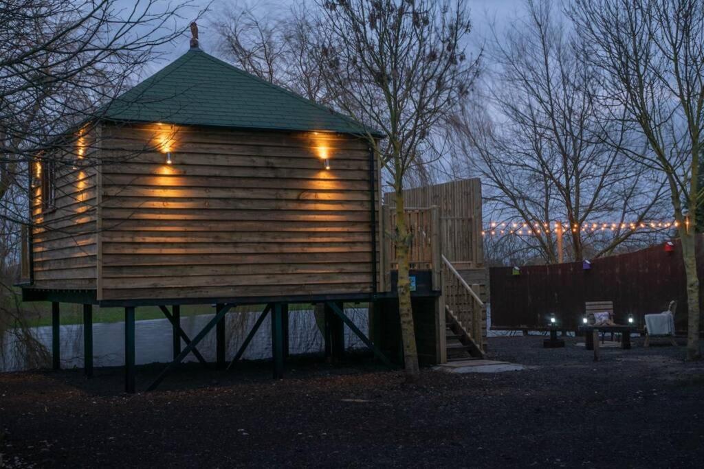The Treehouse - Sleeps 4 Chalet