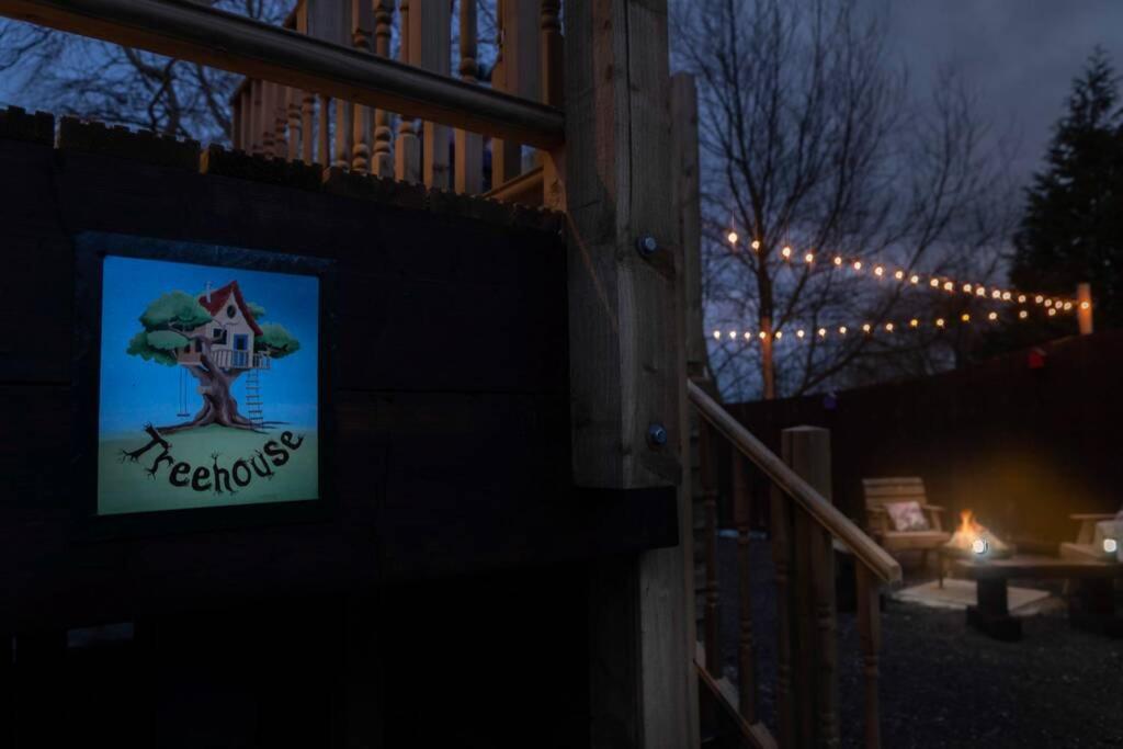 The Treehouse - Sleeps 4 *